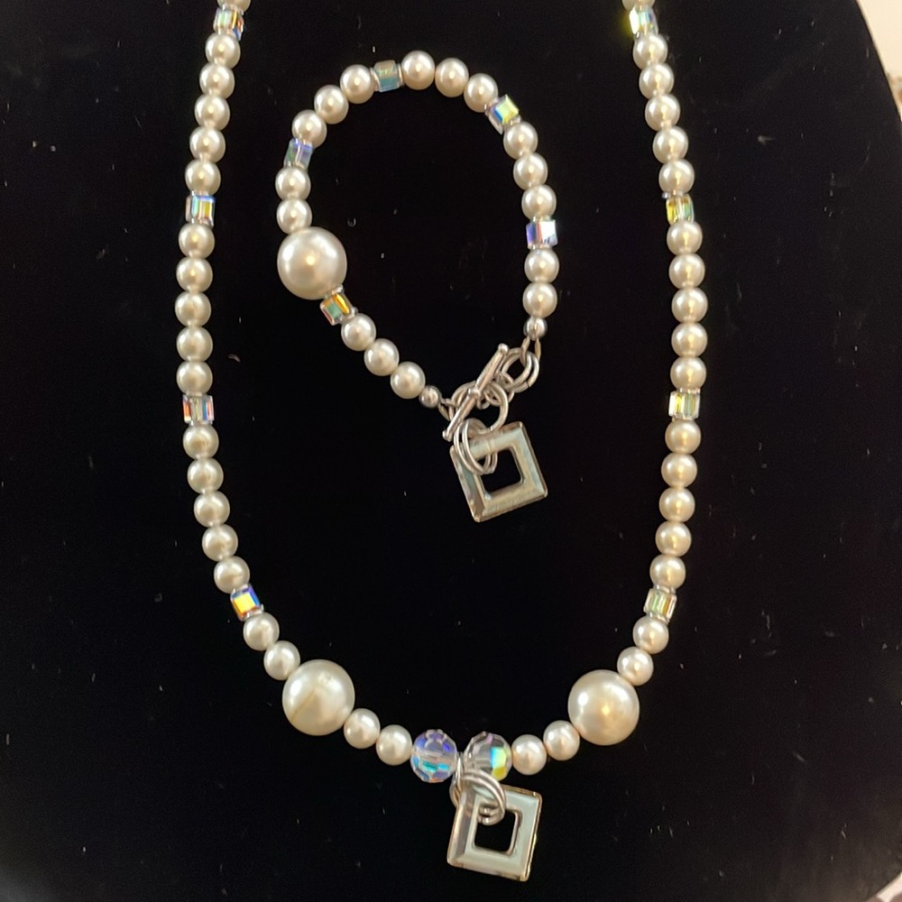 Stunning Swarovski Crystal & Pearl Necklace & Bracelet! Sold as Set!